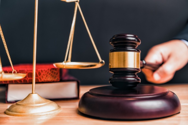 Shutterstock_contributioncommissairesdejustice-5