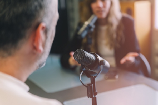 Shutterstock_radioassociativeaides-5
