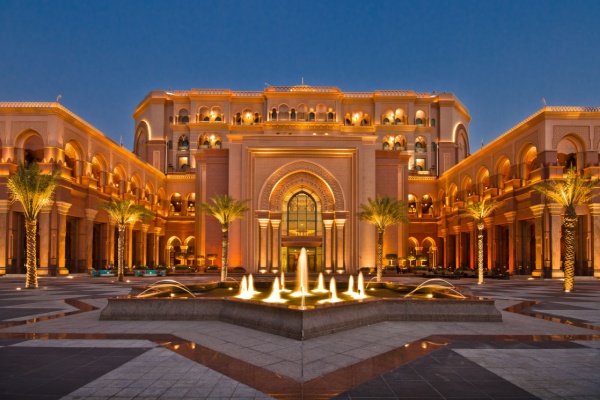Shutterstock_renouvellementdistinctionpalacereport-5