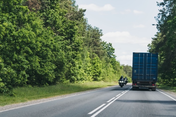 Shutterstock_circulationmototransportmarchandises-5