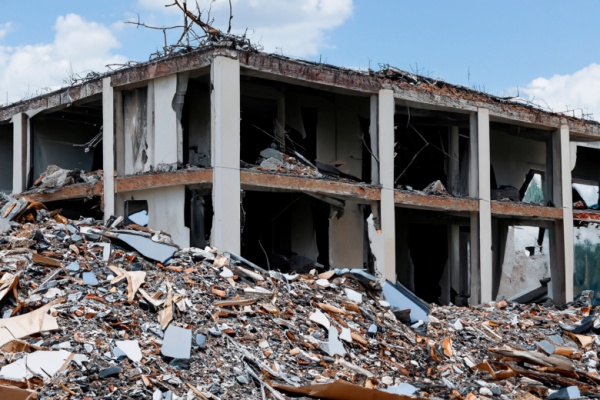 Shutterstock_cyclonemayottereconstruction-5