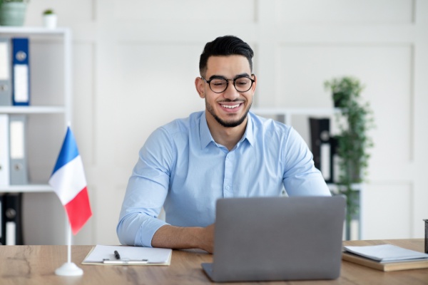 Shutterstock_formationfrancCCA7aissalarie-5