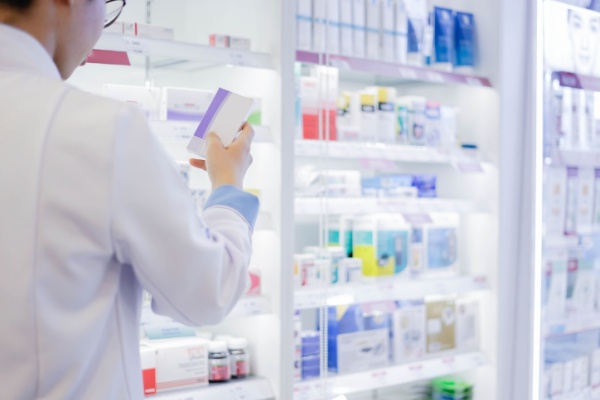 Shutterstock_listemedicamentssurveiller-5