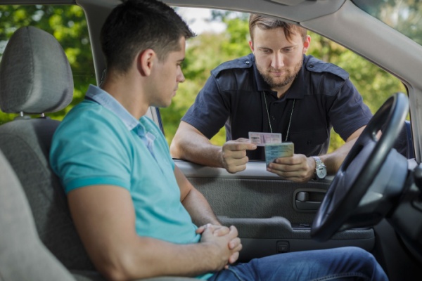 Shutterstock_pertepermisconduiresalarie-2