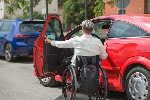 Shutterstock_vehiculeadaptehandicapes-2