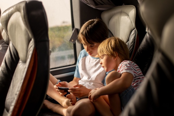 shutterstock_transportencommunenfants
