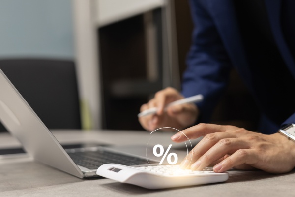 shutterstock_associationseuilfranchiseimpotscommerciaux