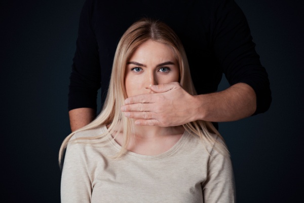 shutterstock_violenceconjugaleassociation-2