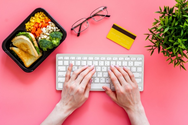 shutterstock_titrerestaurantteletravail1