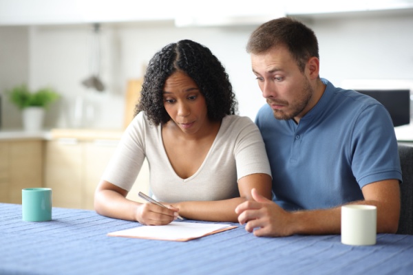 shutterstock_couplequitournelapage-1
