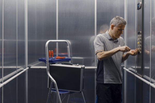 shutterstock_ascenseur