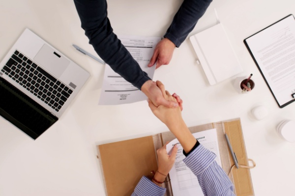 shutterstock_entretienparcoursproeclairage