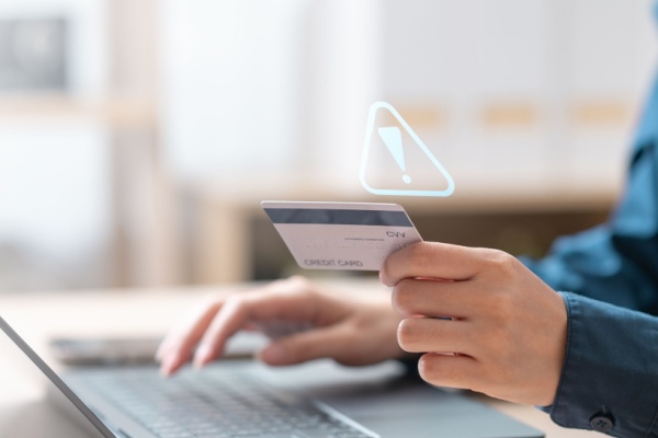 shutterstock_fraudesbancairesloi-2