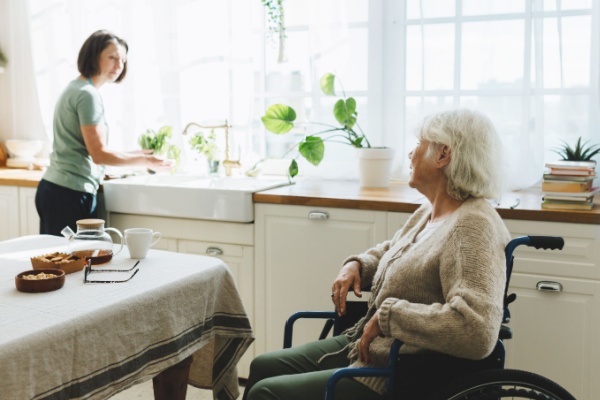 shutterstock_exonerationaidedomicile