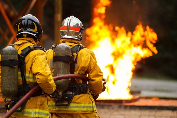 Firefighters,Team,Wearing,Full,Protective,Gear,Operate,Fire,Hose,To
