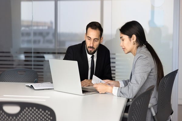 Diverse,Businesspeople,Analyzing,Digital,Data,,Collaborating,On,Project,,Planning,Strategy,