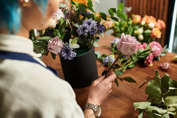A,Creative,Young,Woman,With,Dyed,Hair,Lovingly,Arranges,Flowers