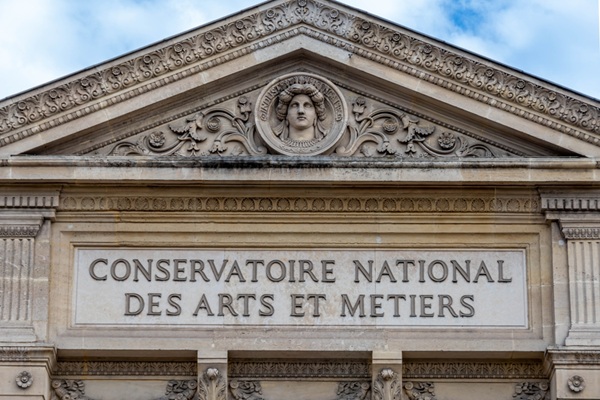 shutterstock_etabenseignementculture