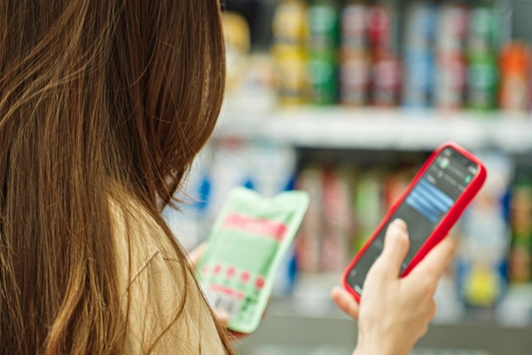 Woman,Choosing,Wet,Pet,Food,Comparison,Review,With,Smartphone,And