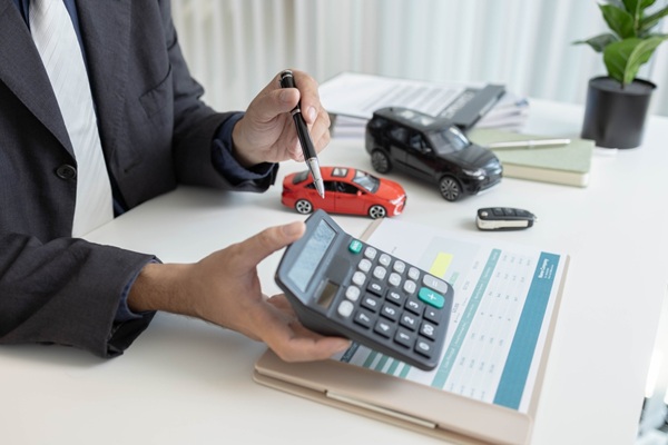 A,Male,Employee,Is,Providing,Information,About,Car,Loans.,He