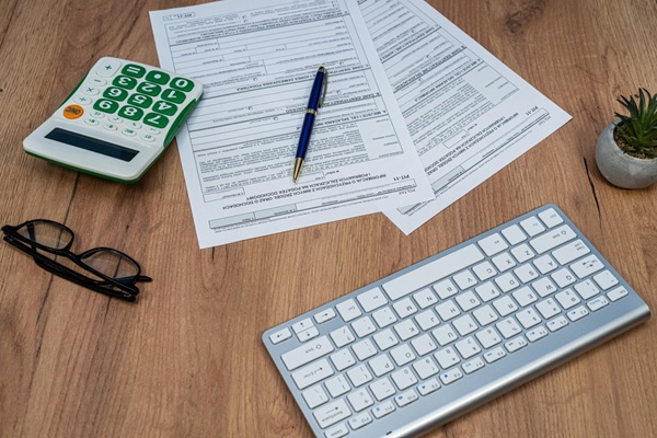 Calculating,Taxes,In,Poland,,Pit,Different,Form,With,Pen,Calculator
