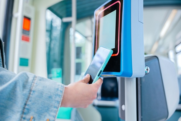 Contactless,Payment,With,Smartphone,On,Public,Transport,Validator