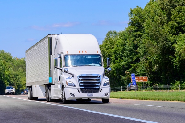 Knoxville,,Tn,,Usa,,August,20,,2024:,An,Eighteen-wheeler,On