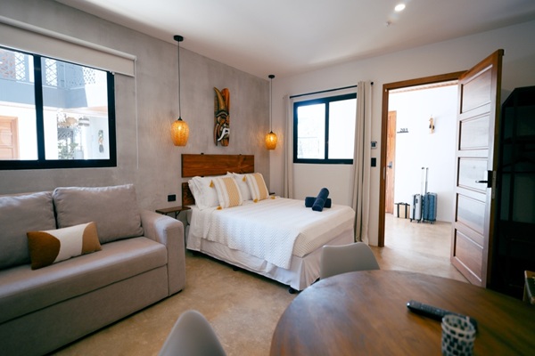 Spacious,Studio,Apartment,With,A,Cozy,Bedroom,Area,,Sofa,Bed,