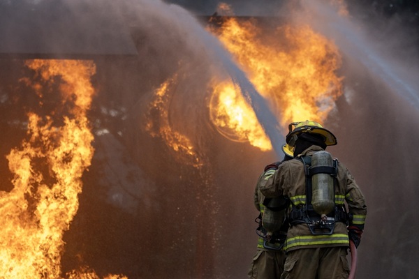 Team,Of,Firefighter,In,Fireproof,Clothe,Using,Twirl,Fog,Watering